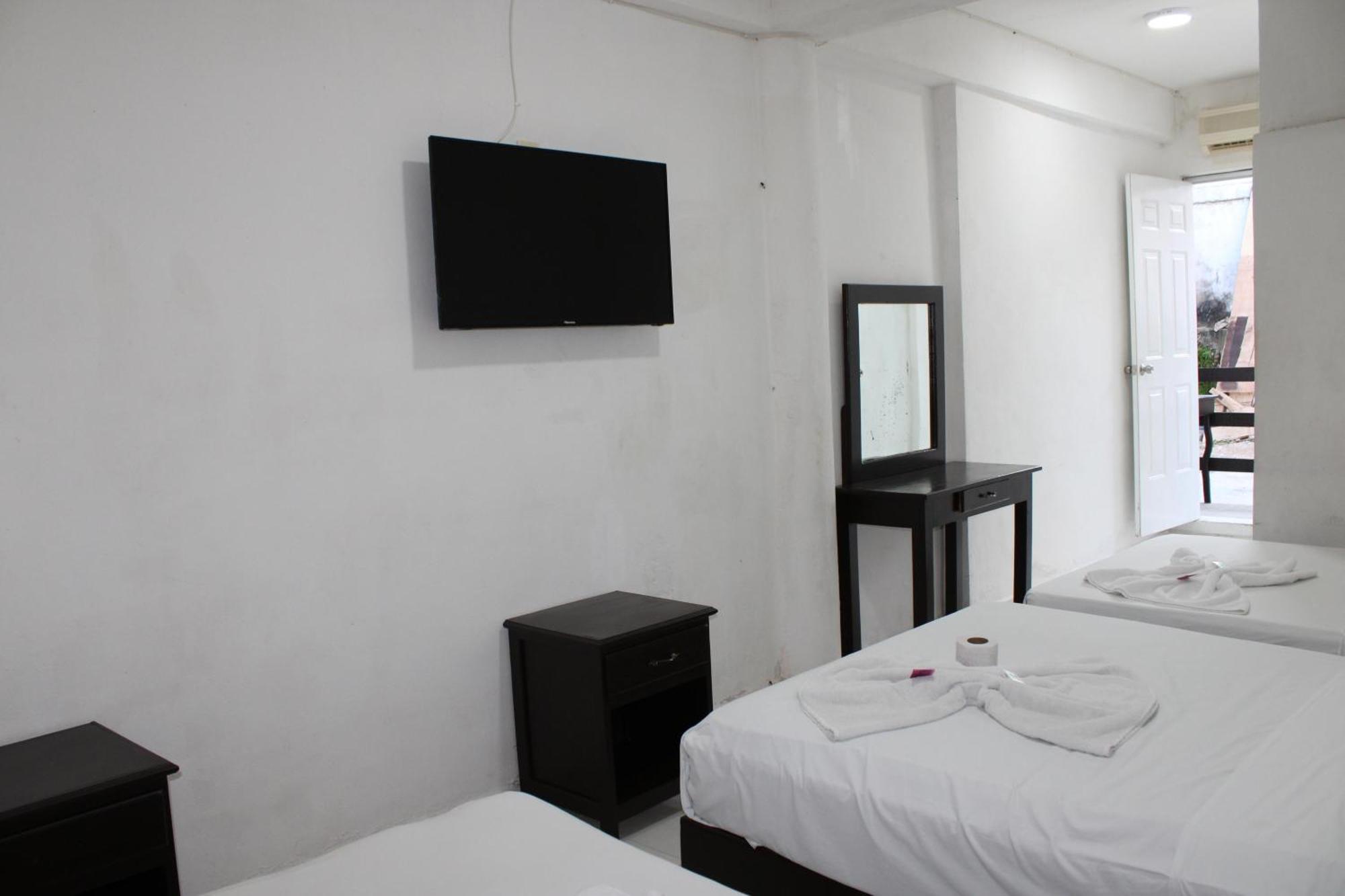 Oyo Hotel Colibri 切图马尔 外观 照片